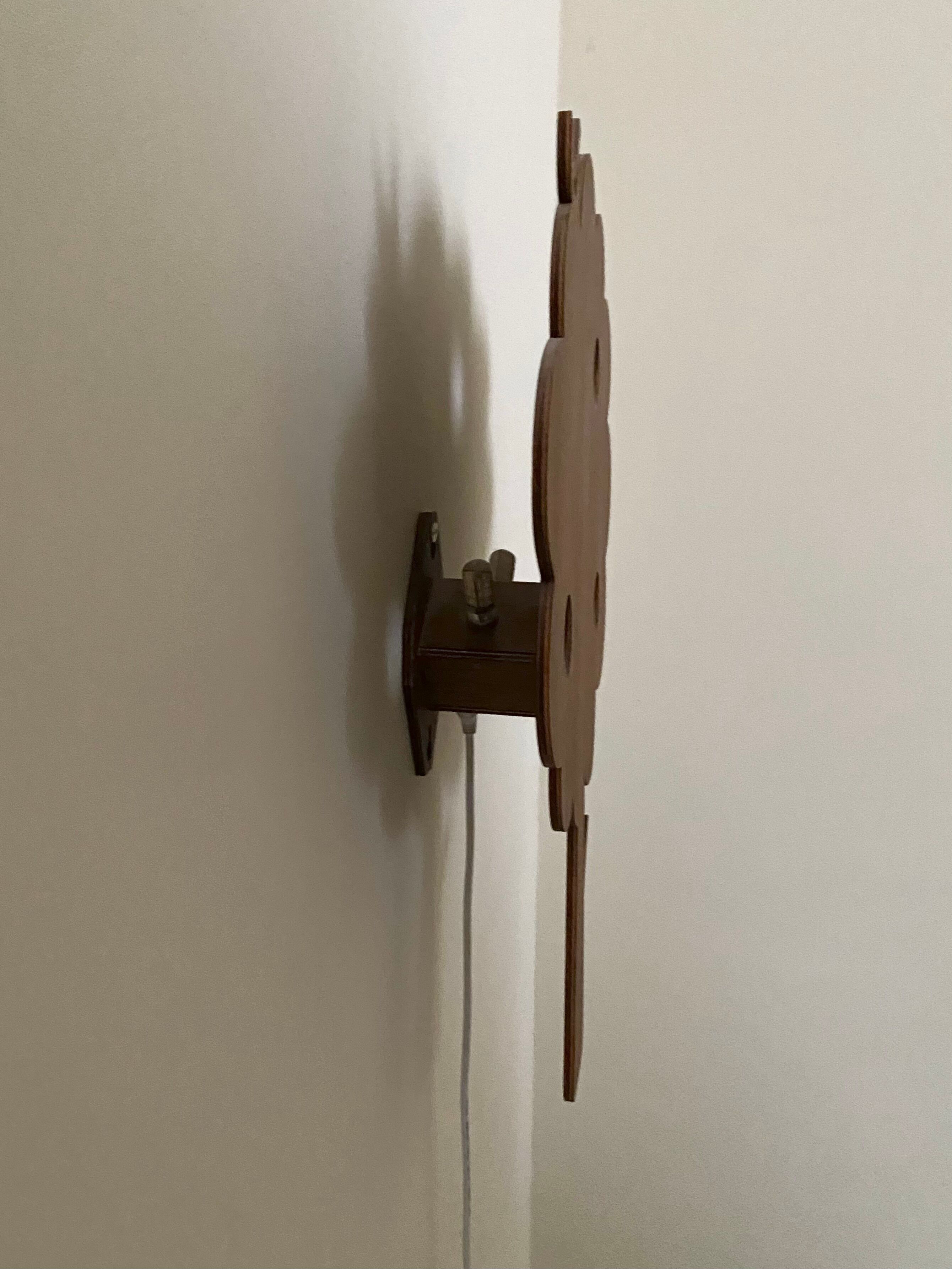 Children's wood wall lamp