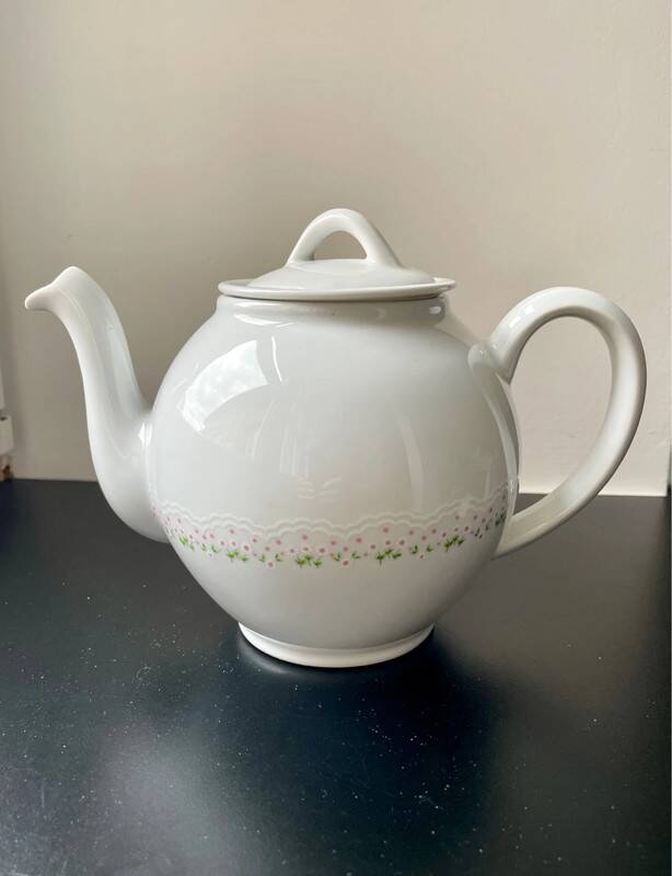 White Porcelain Teapot 0.75 L