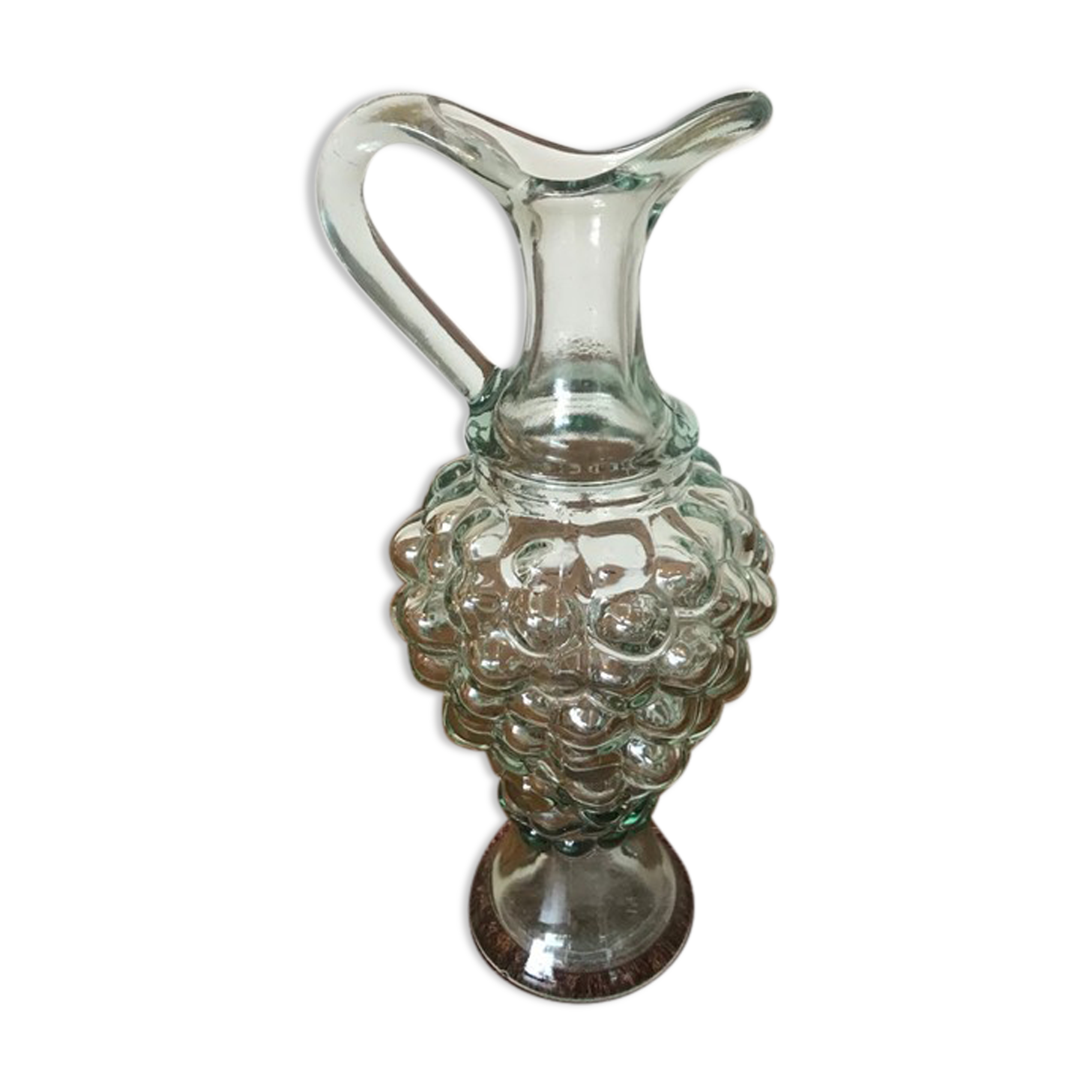 Carafe in the shape of a bunch of grapes
