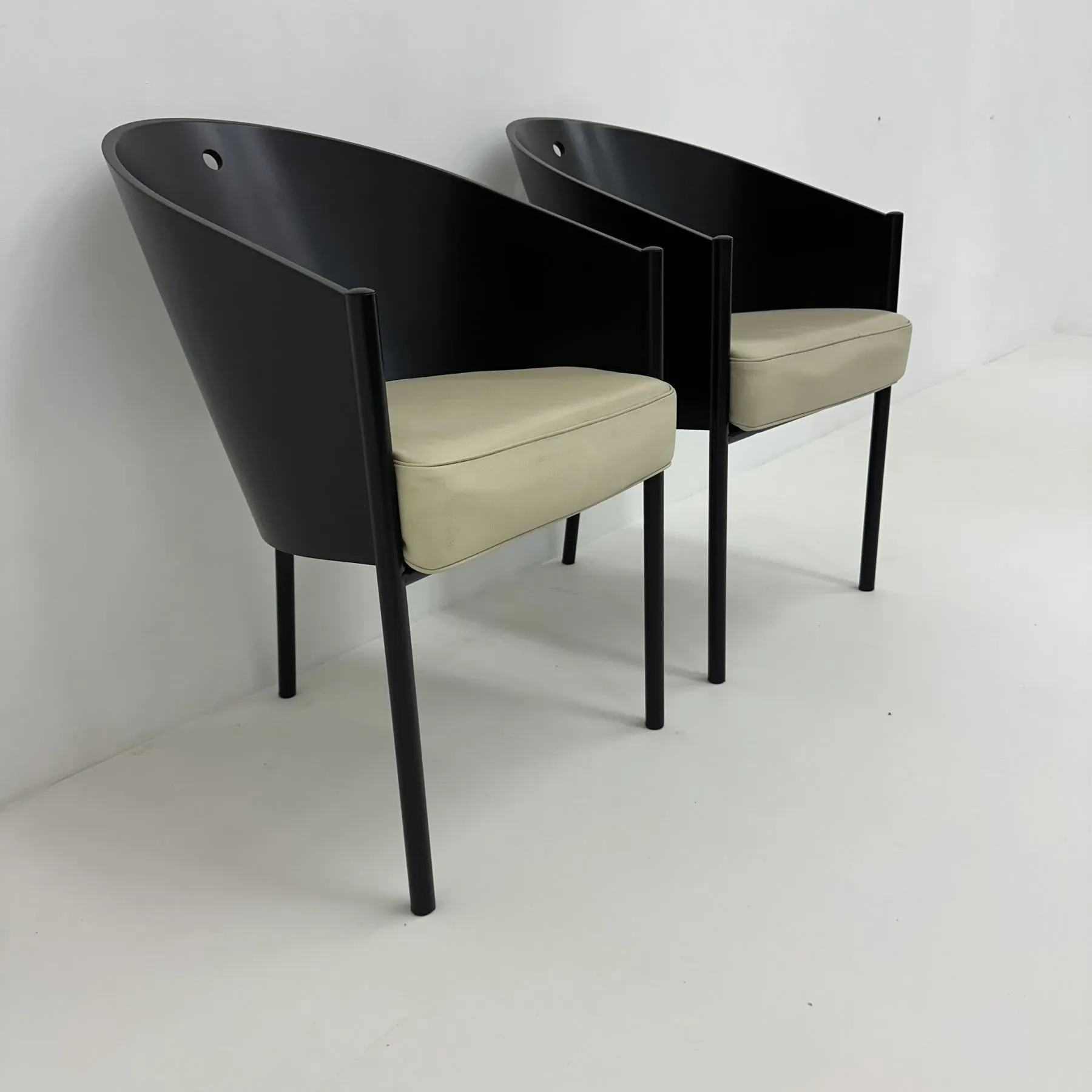 Ensemble postmoderne de 2 chaises en cuir, Italie, 1980