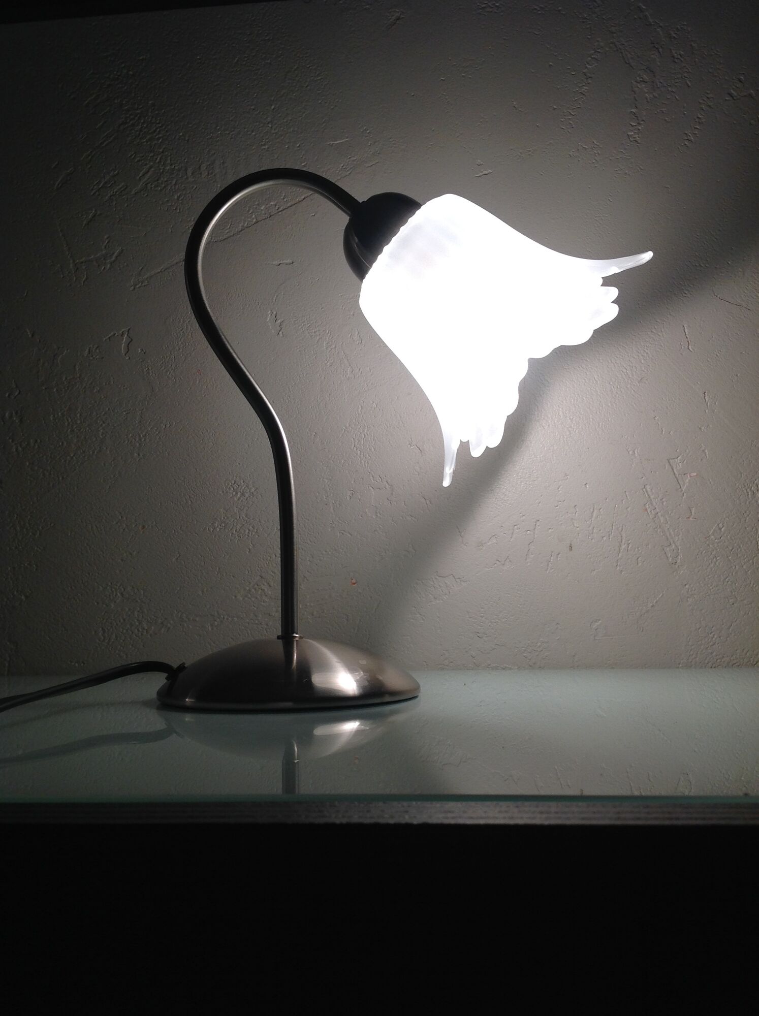 Bedside lamp in metal and frosted glass art deco style