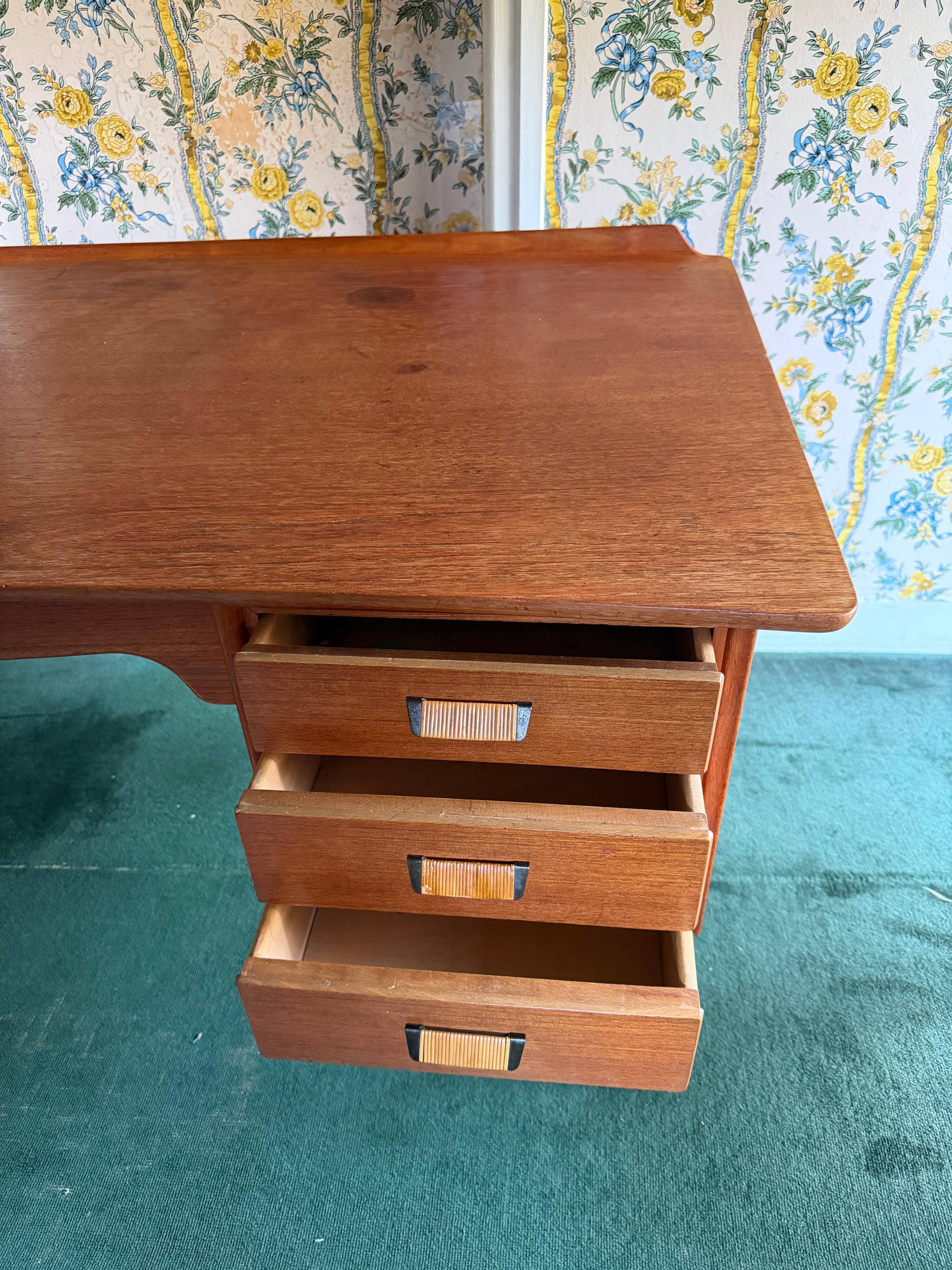 Bureau design danois en teck, Svend Aage Madsen, années 50
