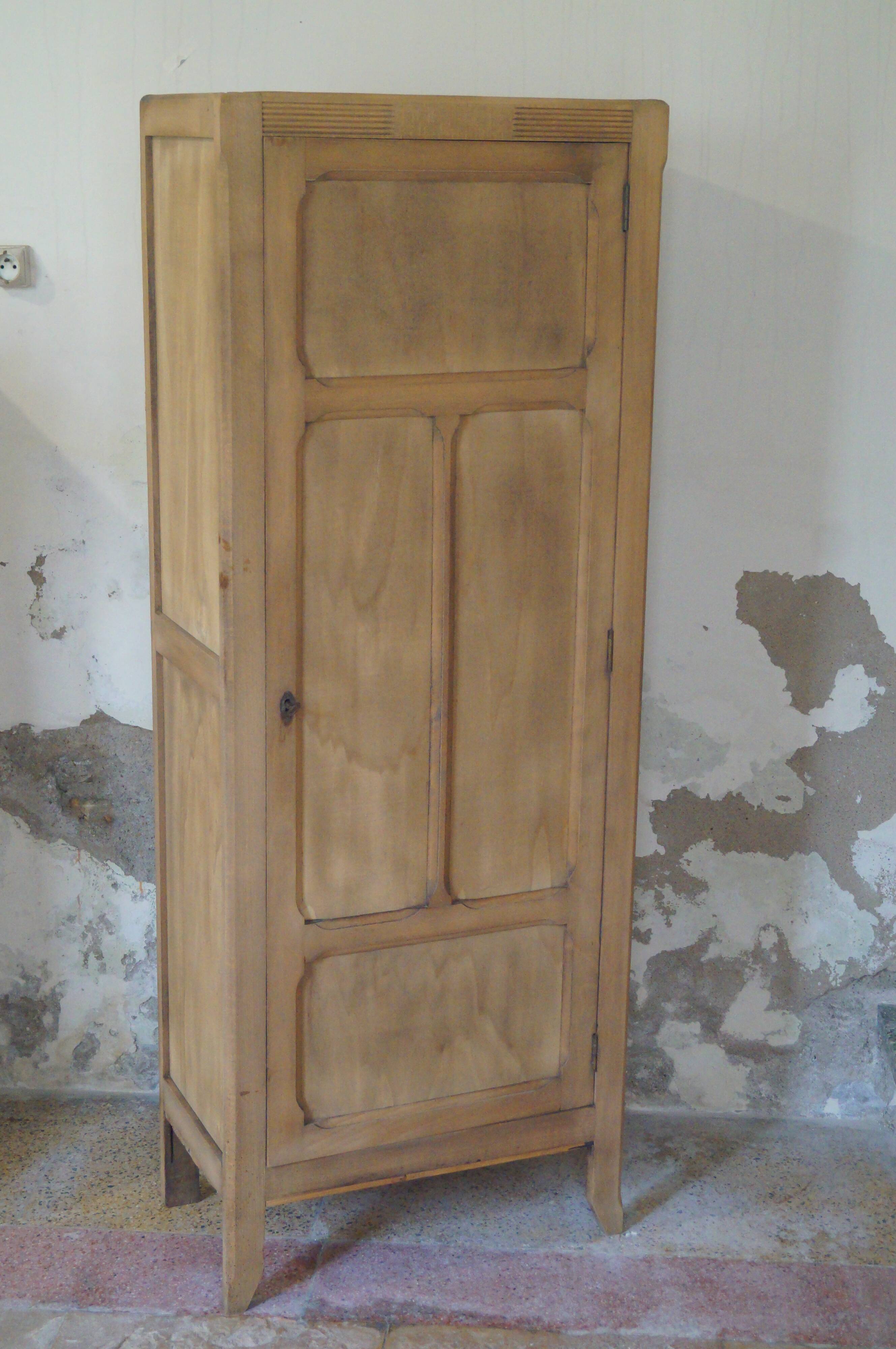Armoire parisienne en bois brut 1940