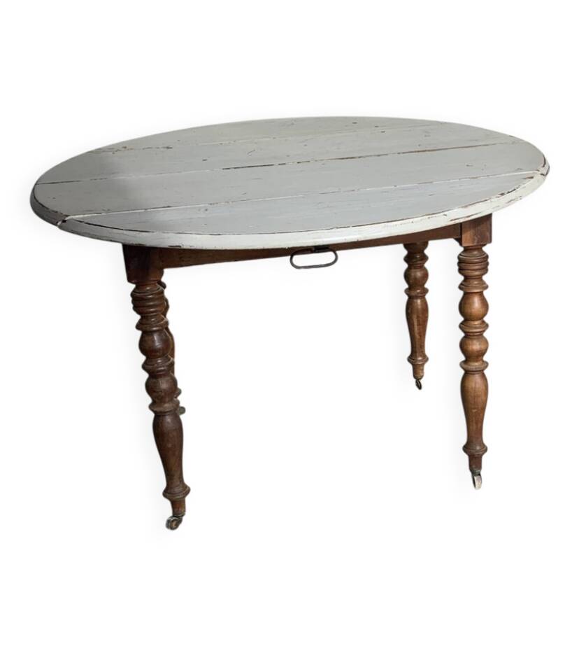 Drop-leaf table