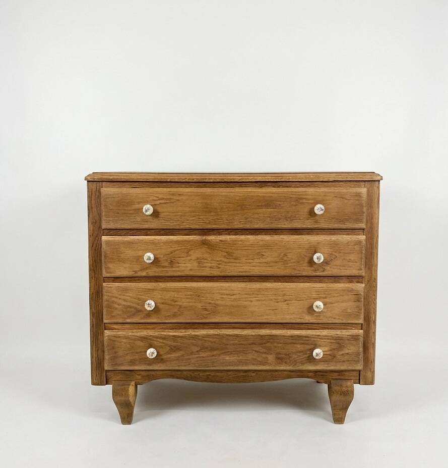 antique chest of drawers with 4 drawers