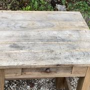 Table brutaliste à 1 tiroir chêne décapé