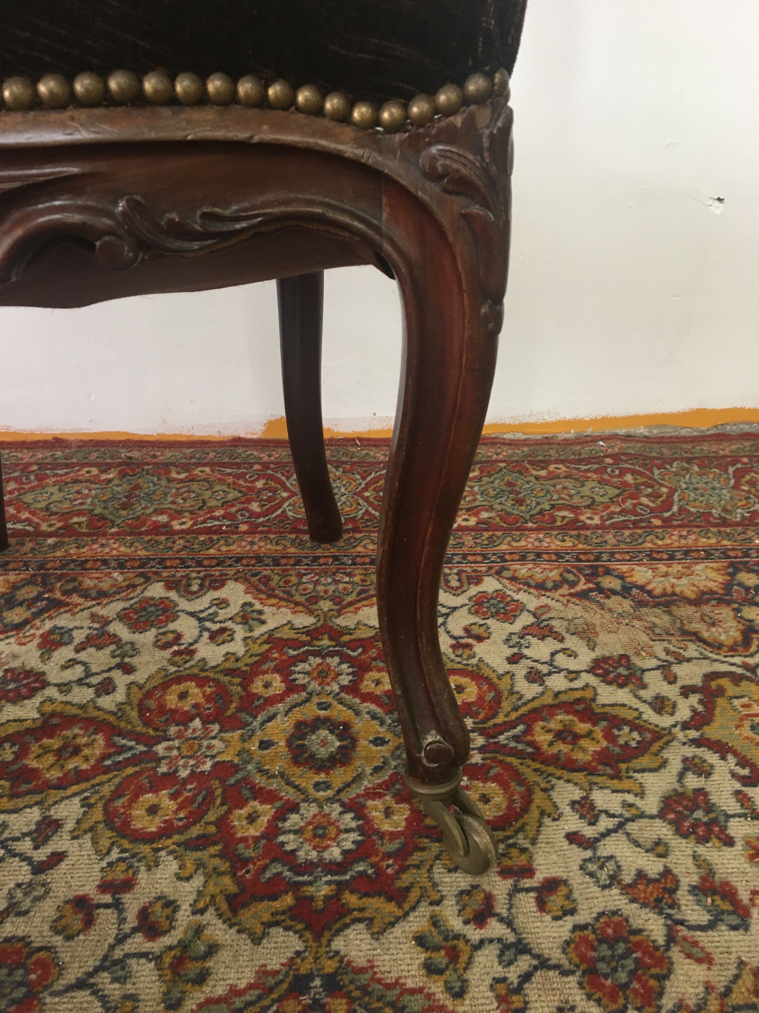 Chaise de style à roulettes