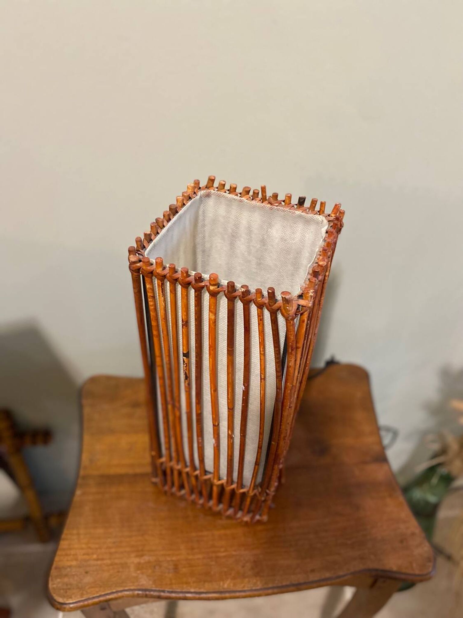 Lampe vintage en osier