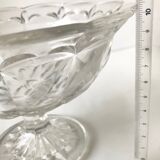 Coupe sur pied en verre facetté