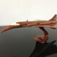 Maquette d'avion du Concorde en bois verni