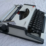 Typewriter olympia traveller de luxe