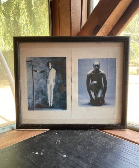 Ensemble deux photographies encadrées