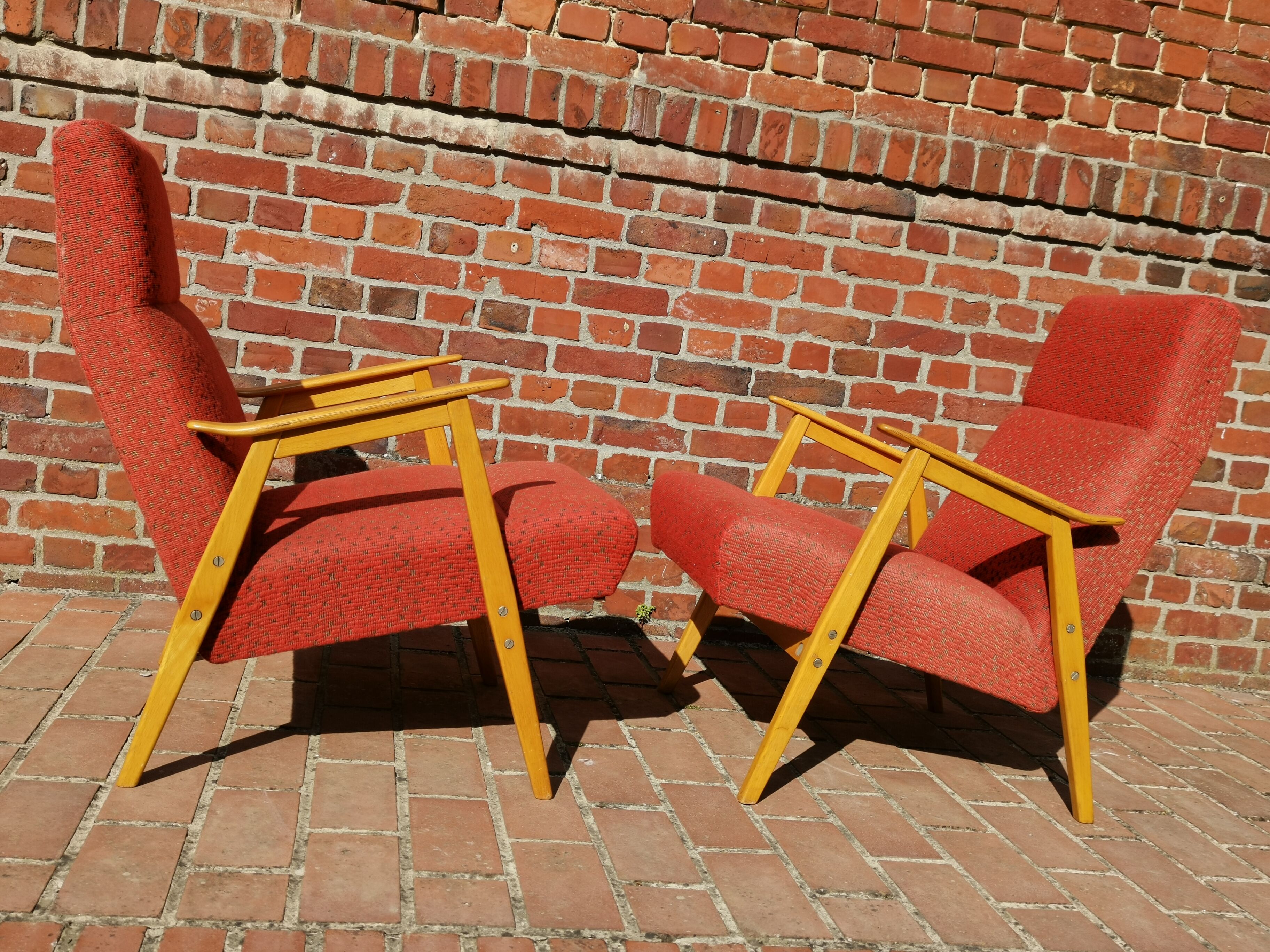 Paire de fauteuils rouge Interier Praha