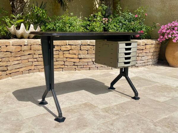 Bureau Olivetti modèle Arco