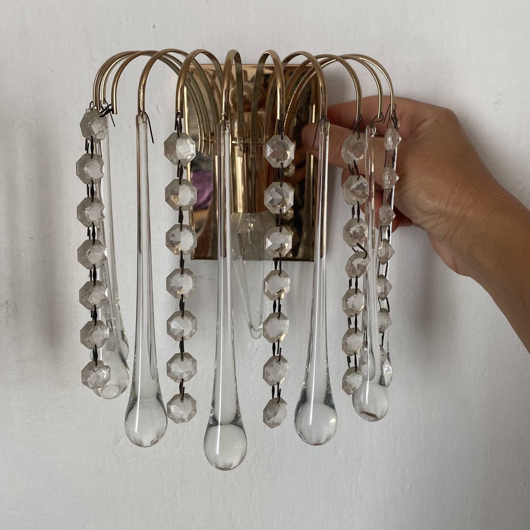 Pair of Italian wall lights Hollywood Regency with pendants and drops.