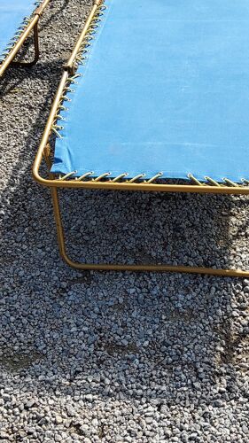 Set de 2 bains de soleil Lafuma des années 60 toile bleue et métal doré