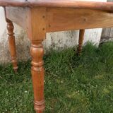 Round table with beech and pine flaps