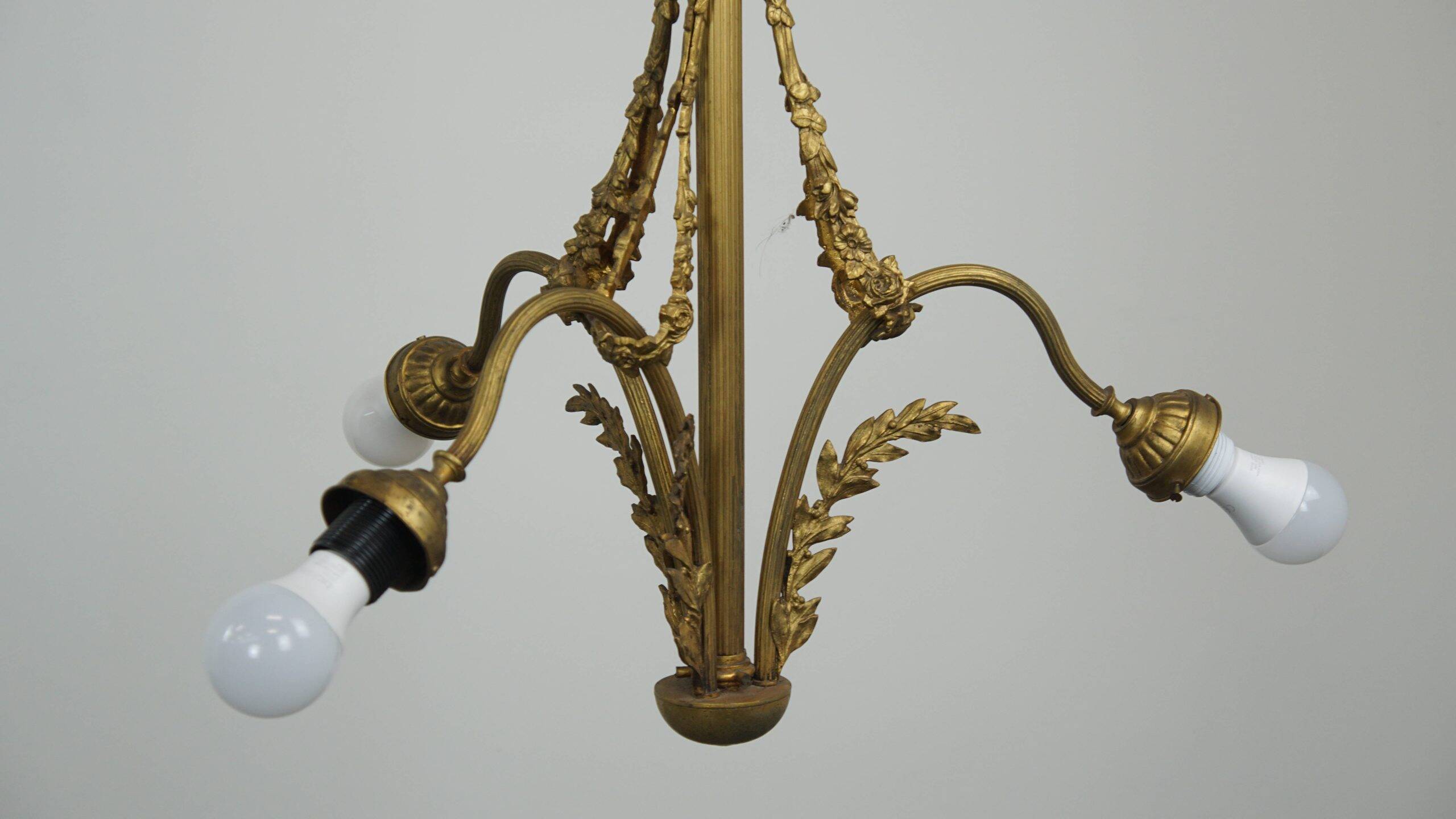 Antique pendant lamp with gold-coloured and ornate details and 3 fittings