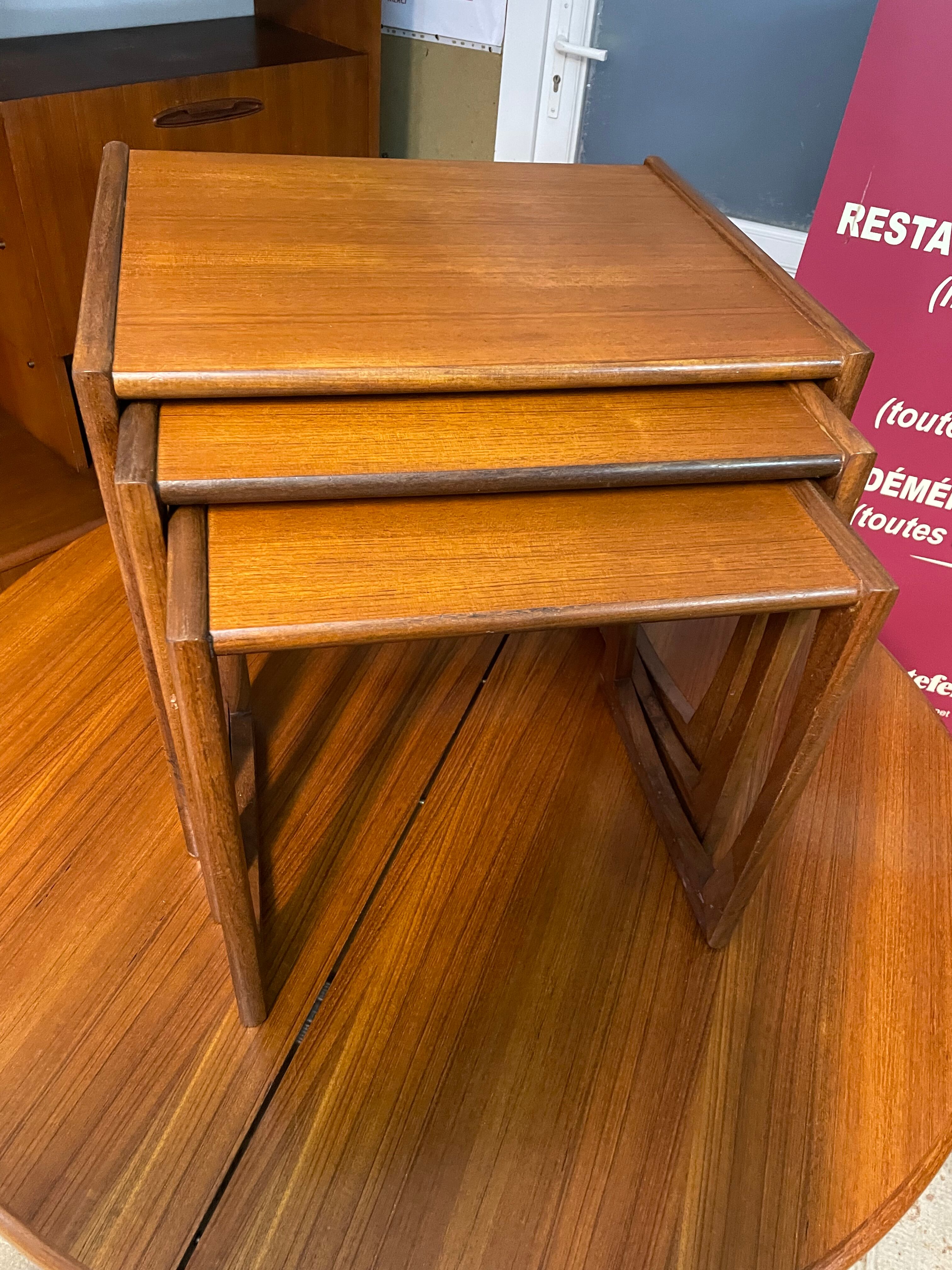 Vintage pull-out table