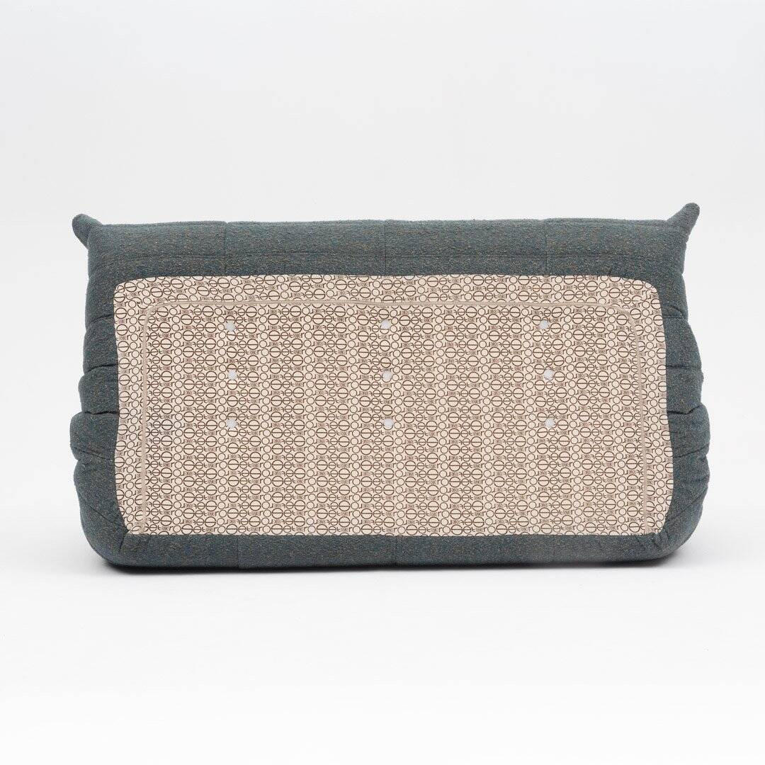 Canapé trois places Togo en bouclé vert par Michel Ducaroy pour Ligne Roset