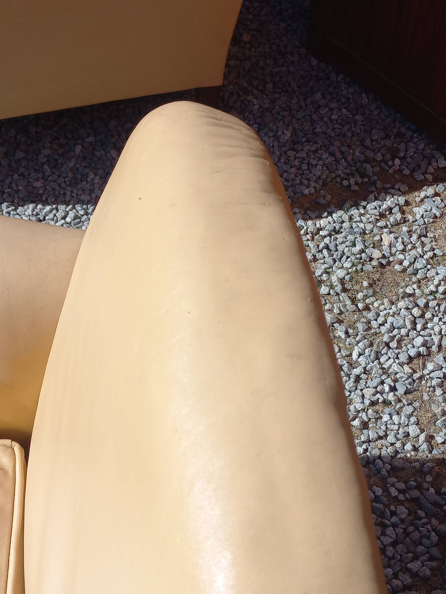 Pair of 1930s club armchairs in ivory leather.