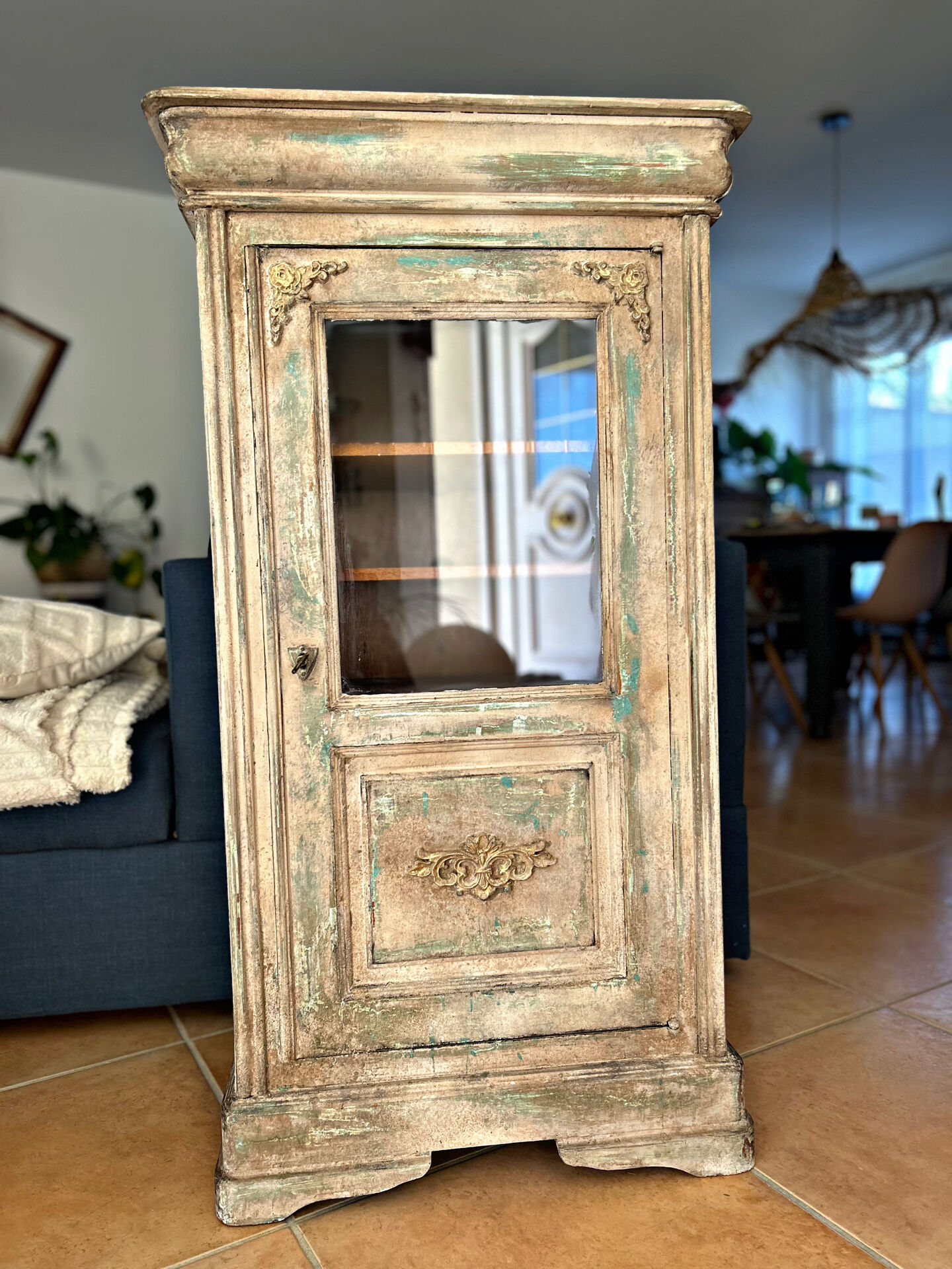 Meuble ancien Louis-Philippe à capot – patine artisanale