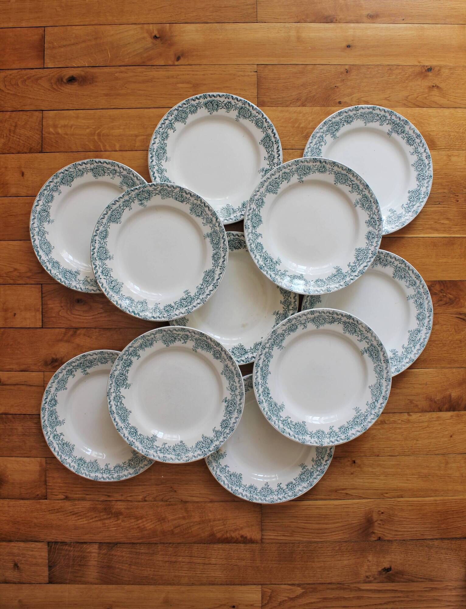 11 flat plates in iron earth "Argenton" Saint Amand early twentieth century