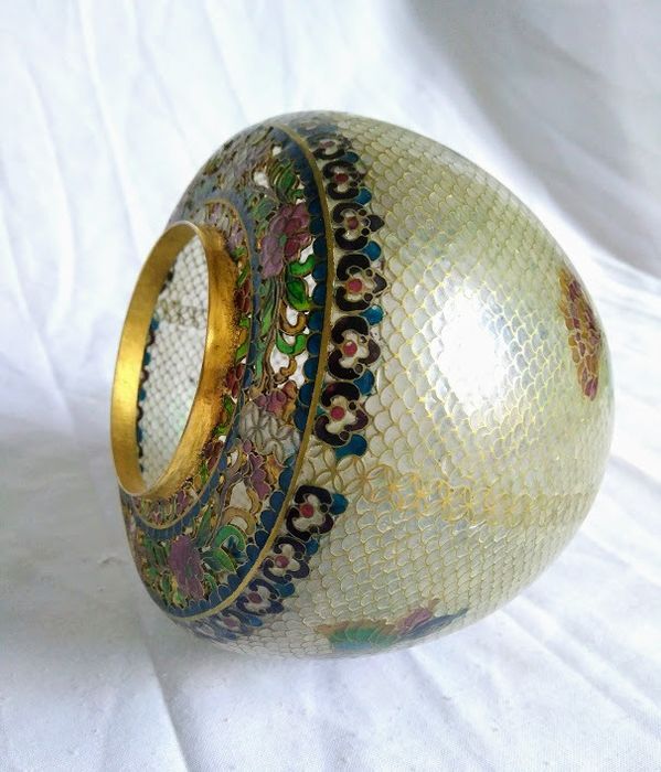 Openwork plique-à-jour enamel pot - 1920 to 1949 - China
