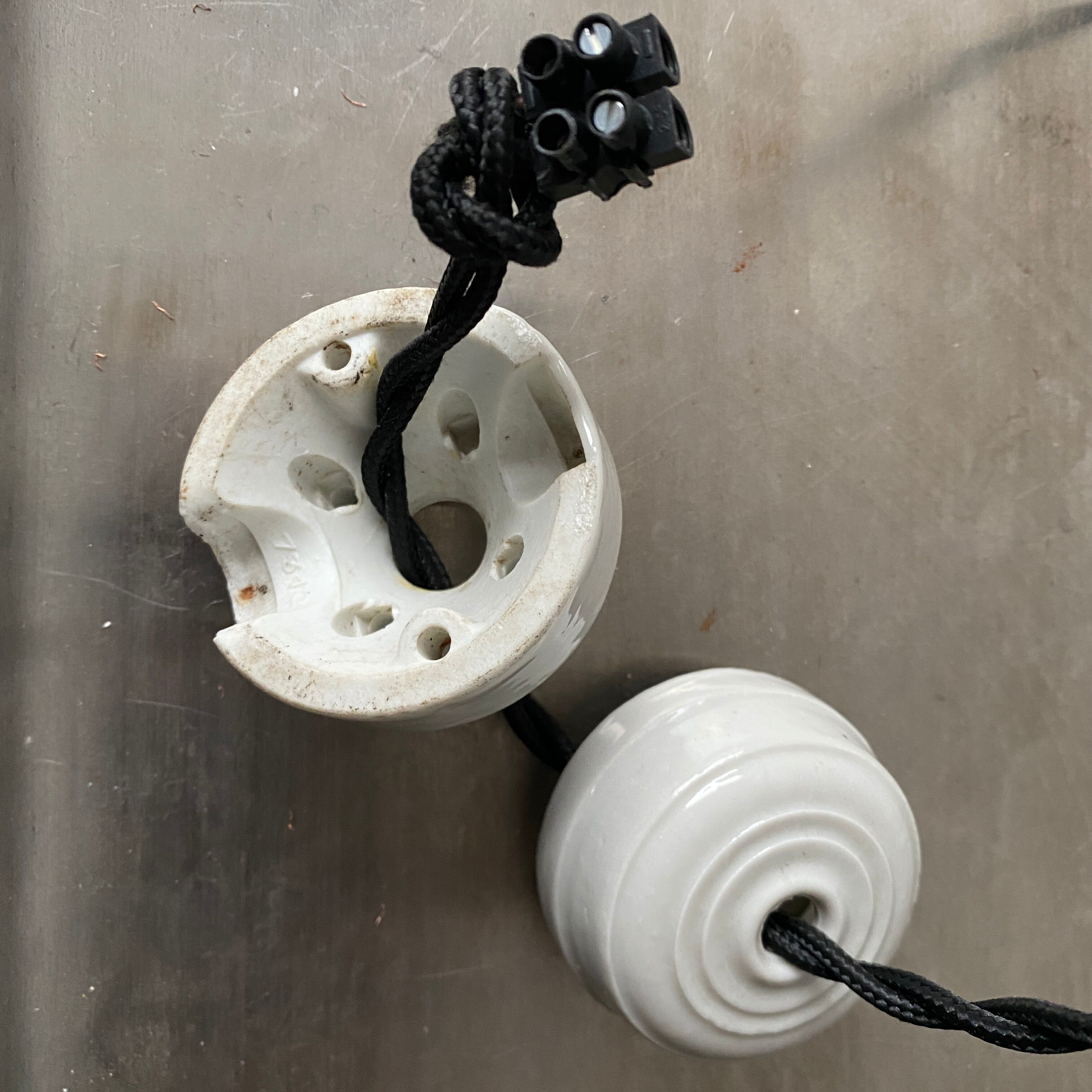 Lot 2 old industrial enamelled suspensions 30 cm