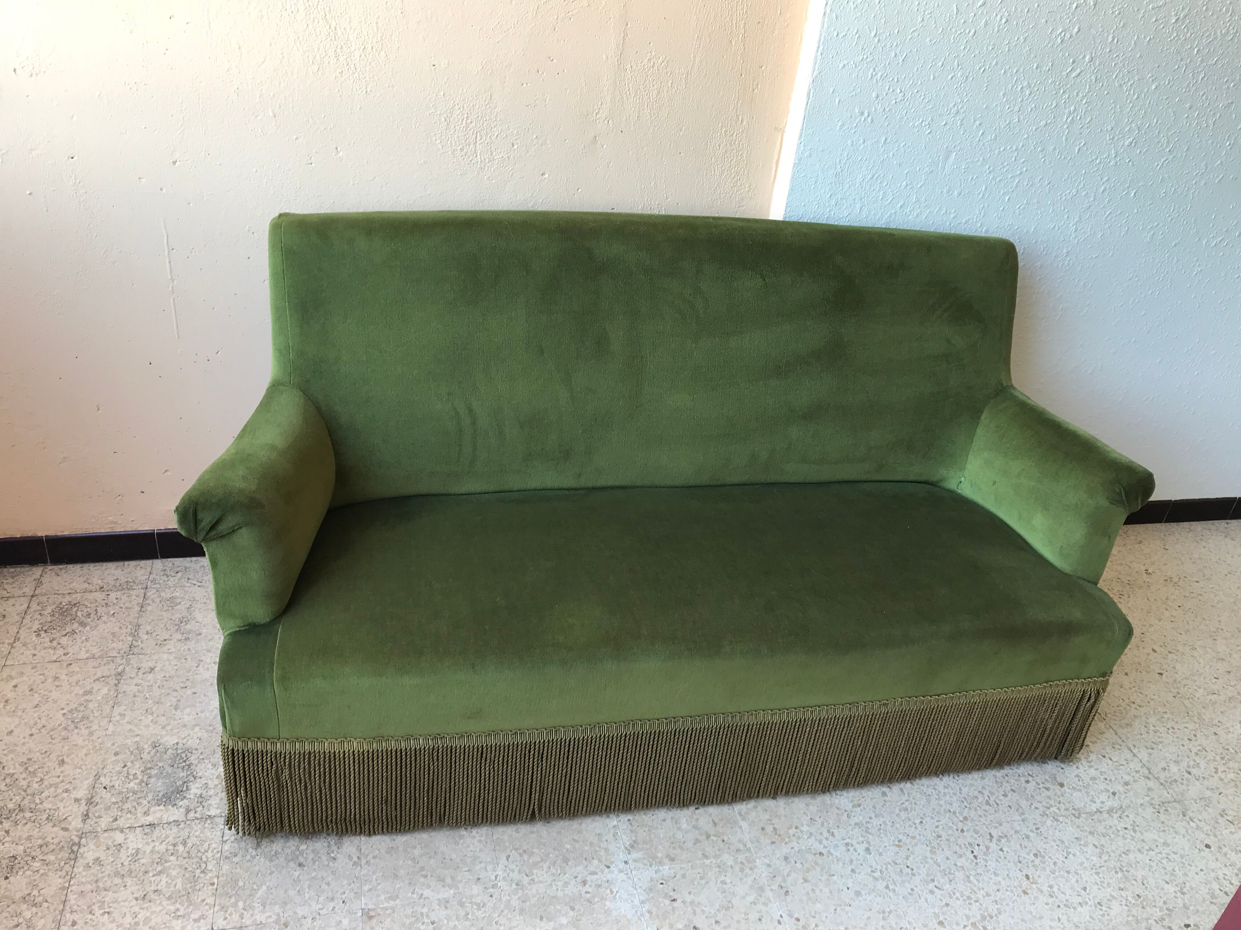 Vintage sofa in green velvet