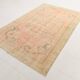 Tapis vintage oriental usé,  Rose saumon et vert pastel, style bohème
