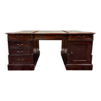 Classic English Chesterfield Desk Partnerdesk