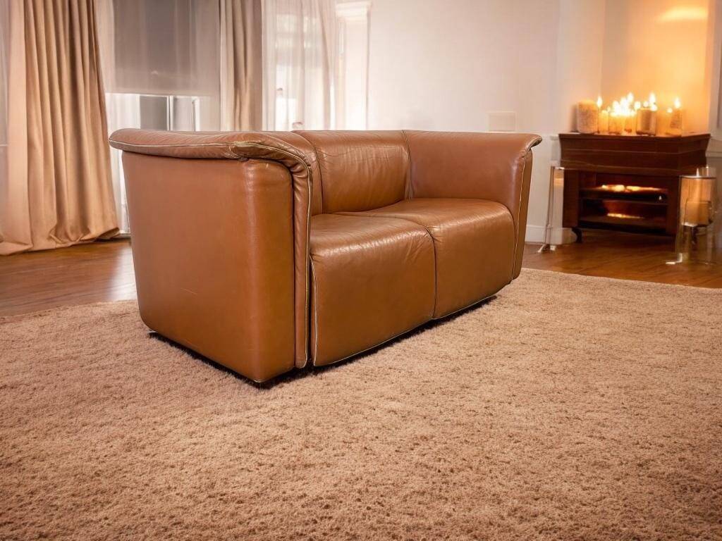 Canapé vintage en cuir couleur cognac deux places