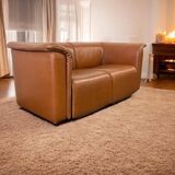 Canapé vintage en cuir couleur cognac deux places