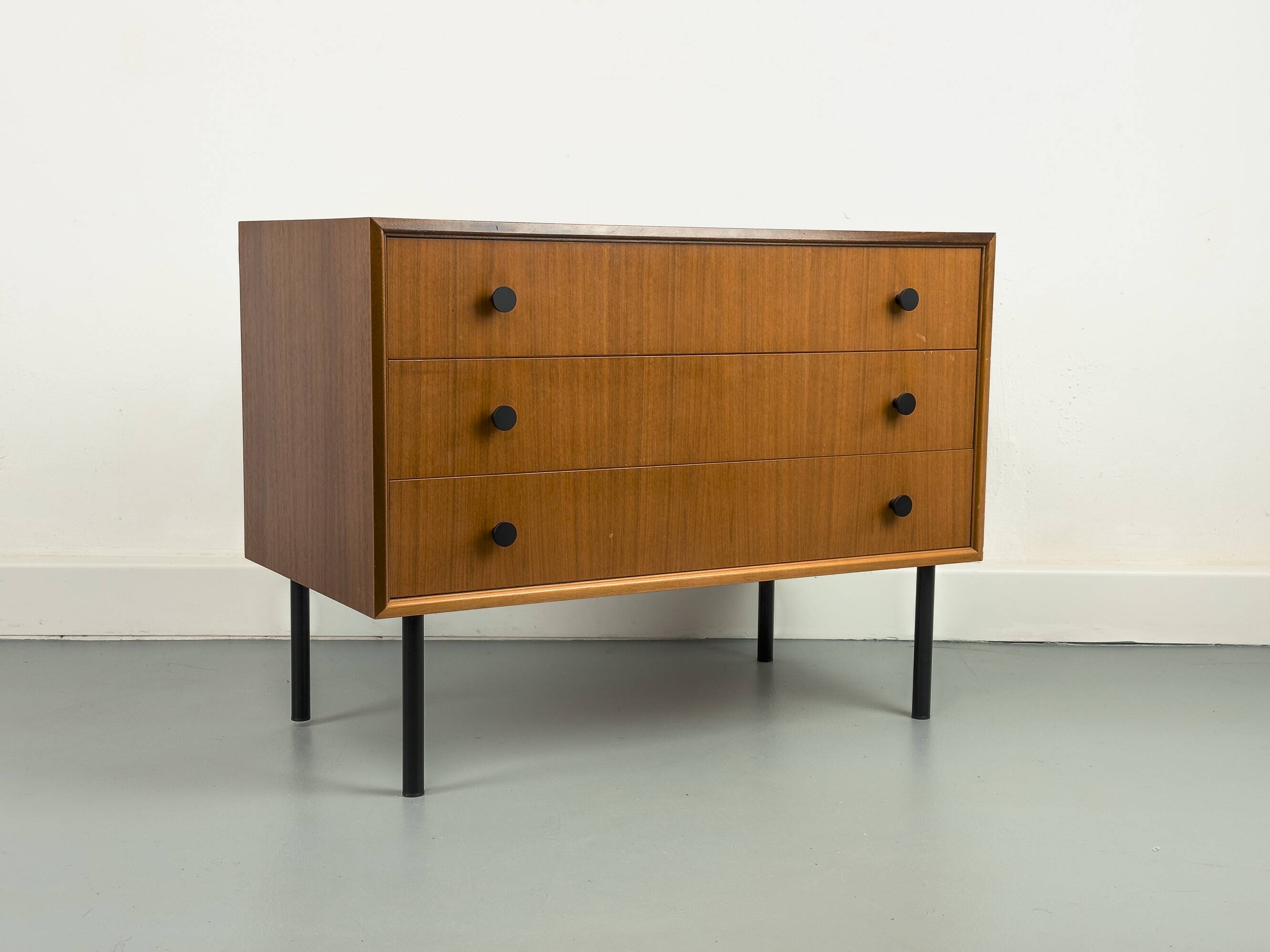 Commode à tiroirs en noyer de WK Möbel, années 1960