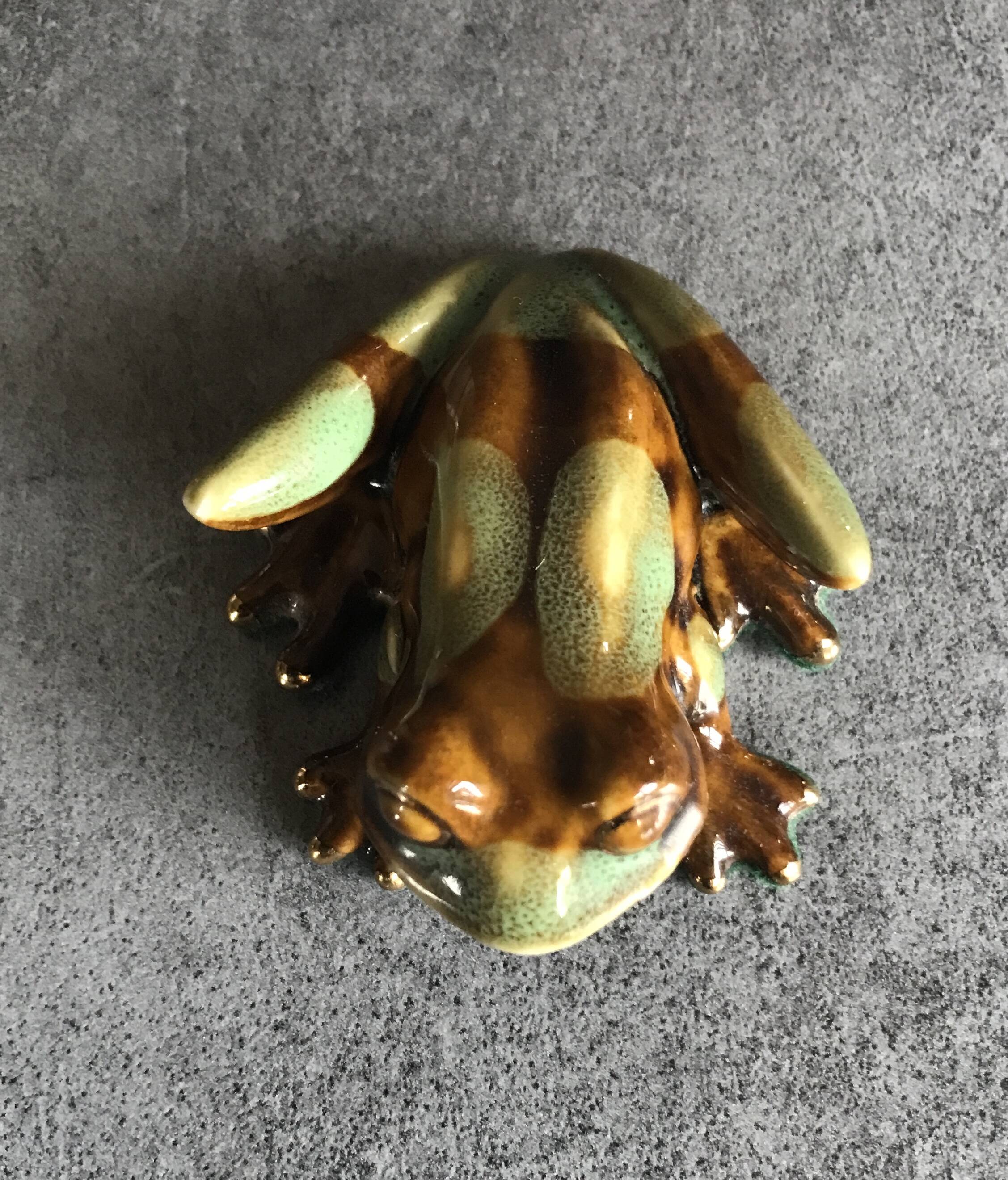 FROG figurine in enameled CERAMIC Vintage Golden Pond collection