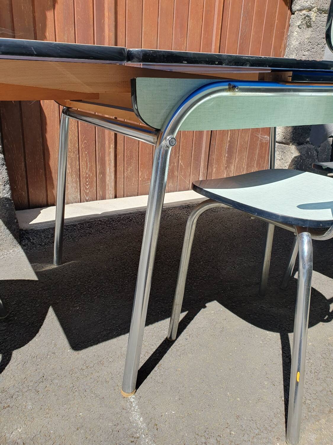 Table et chaises en formica