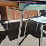 Table et chaises en formica