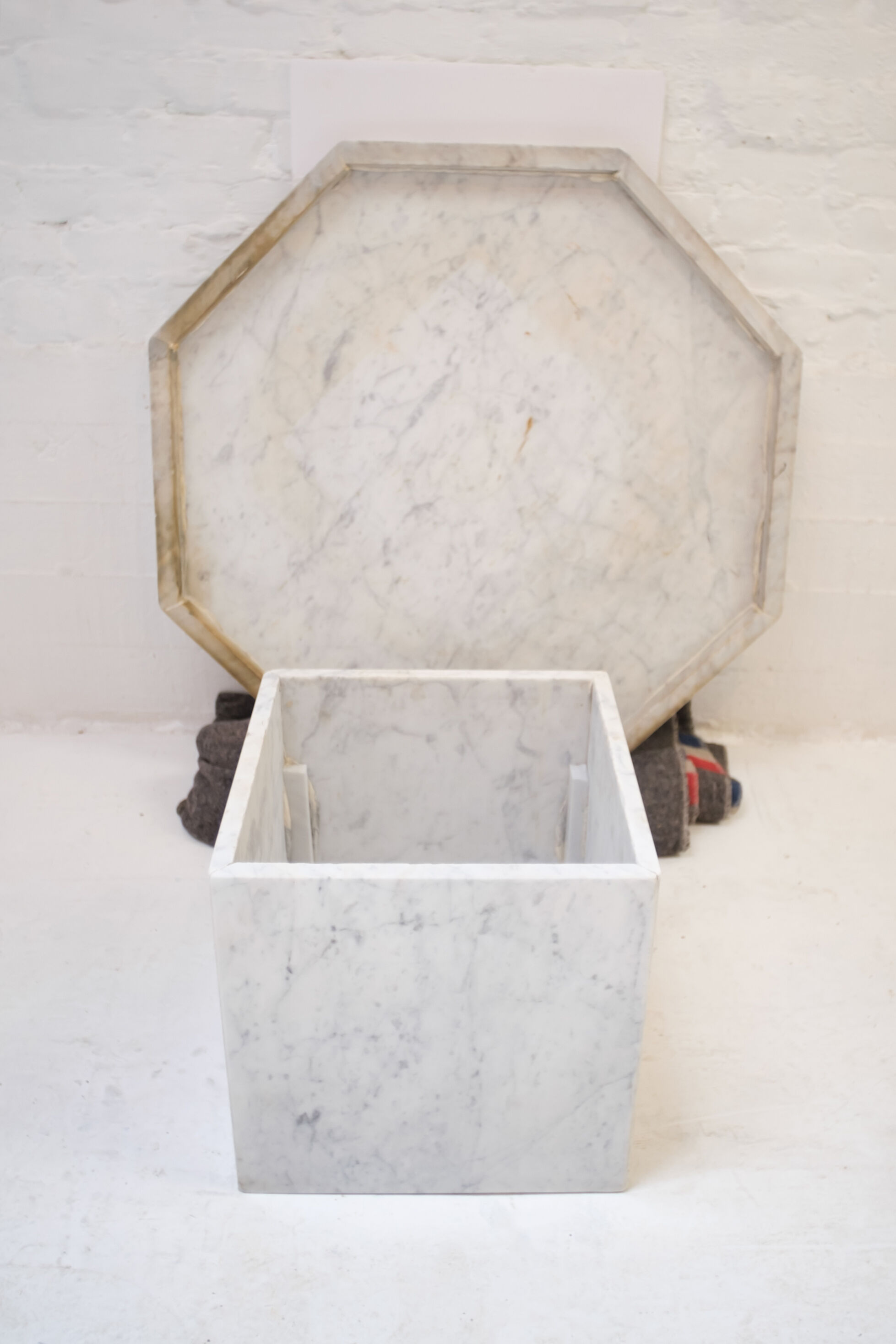 Octagonal vintage coffee table in Carrara marble 70s
