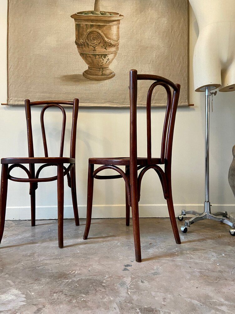 2 bistro chairs in arched and dark wood