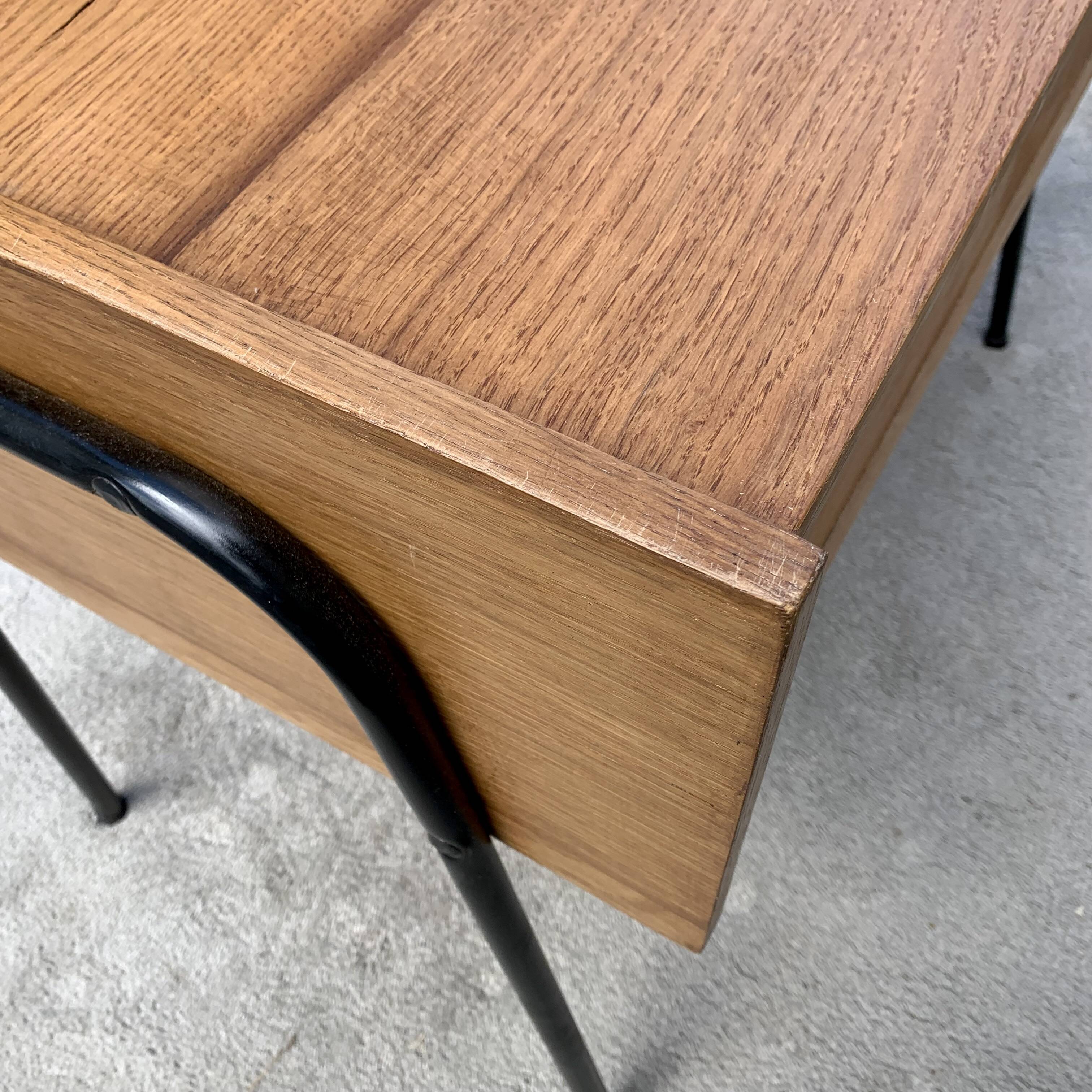 2-drawer, 1-compartment desk from 1950