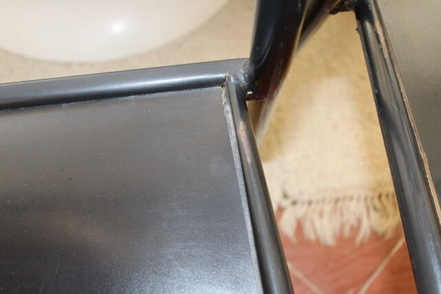 Série de 4 chaises d’école noires