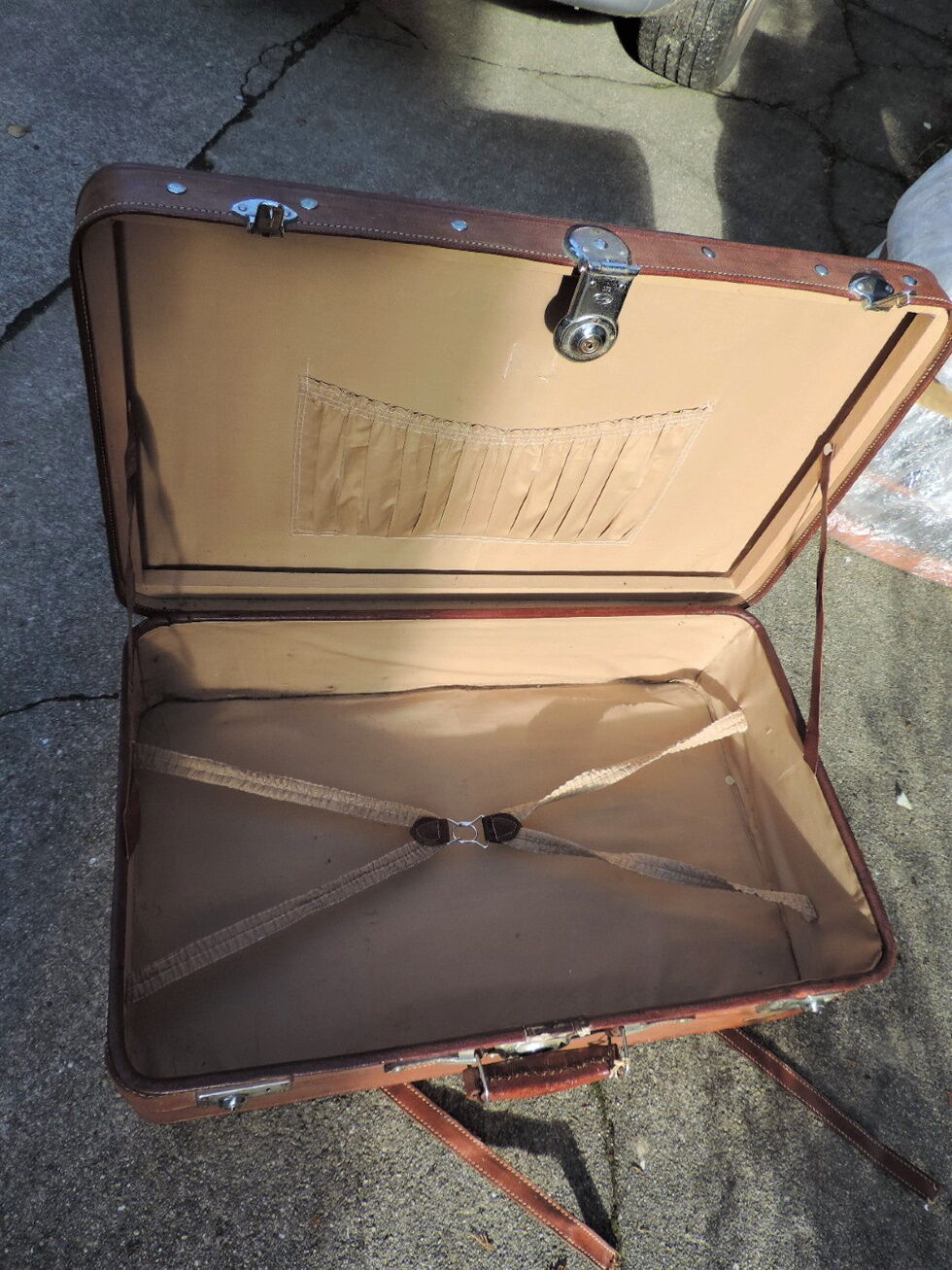Valise  ancienne en cuir Feiten