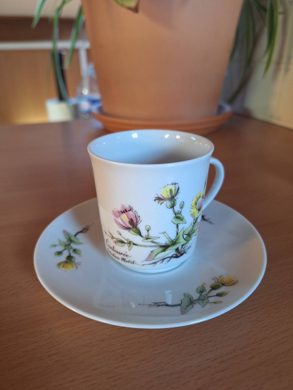 Lot de 6 tasses à café avec coupelles MOBIL