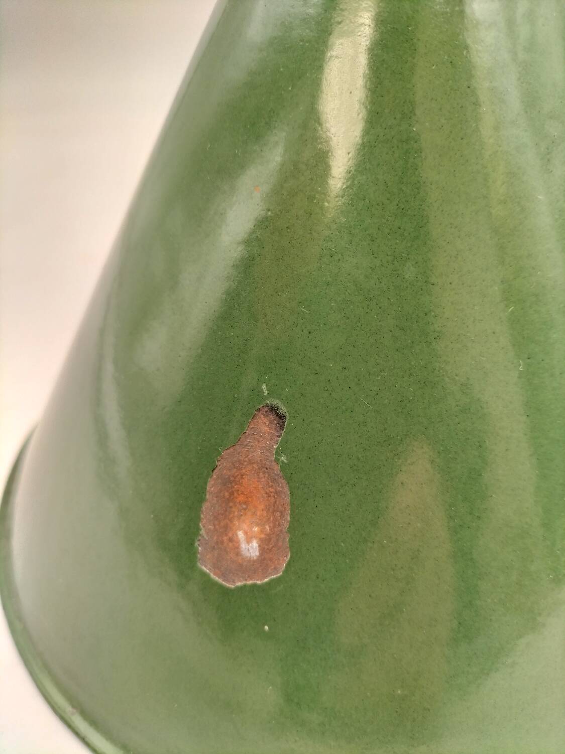 Suspension cone enamelled sheet metal