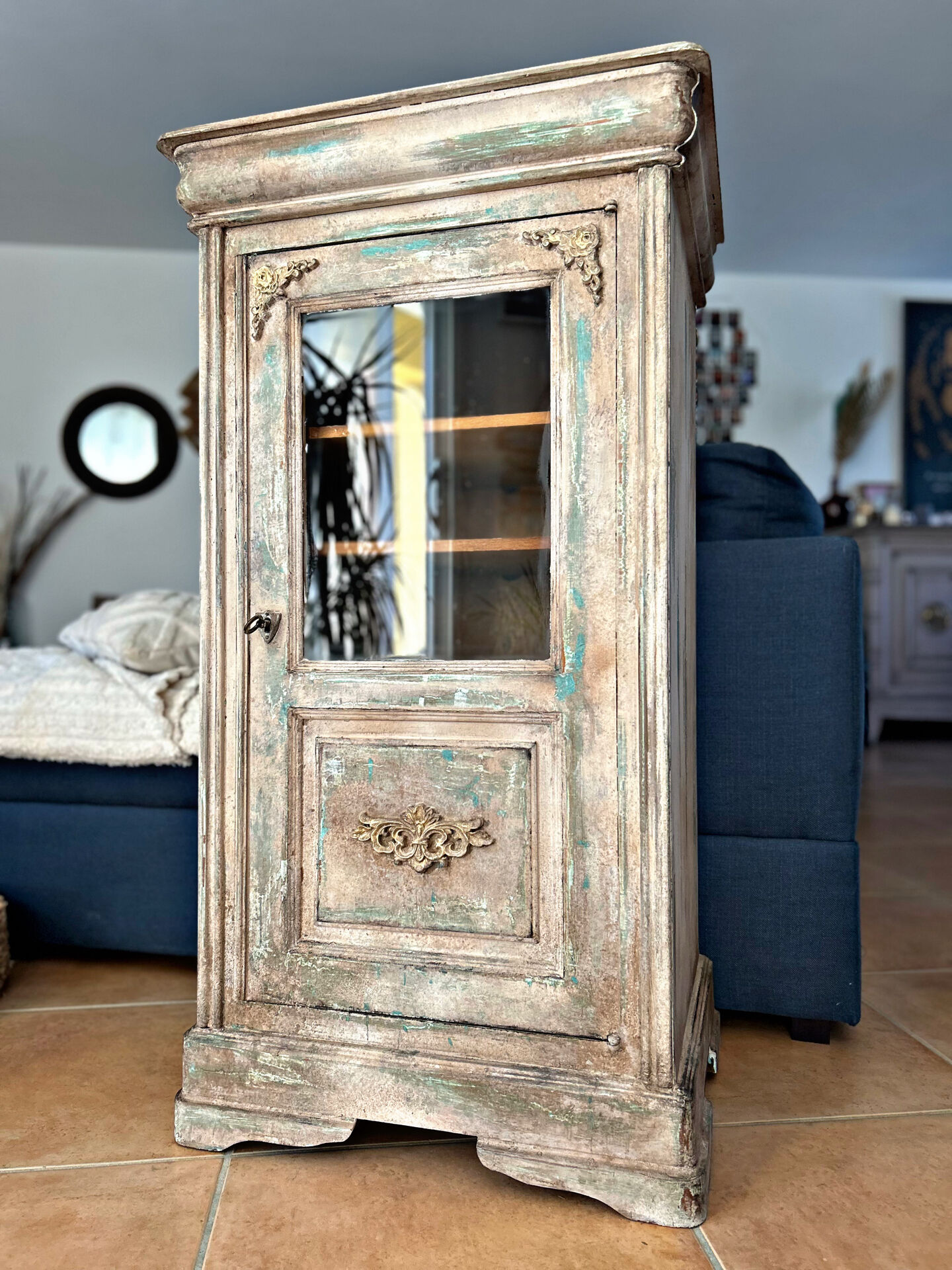 Meuble ancien Louis-Philippe à capot – patine artisanale