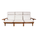 Large Danish Sofa in solid oak and fabric, model GE375 by Hans Wegner for Getama 1960.