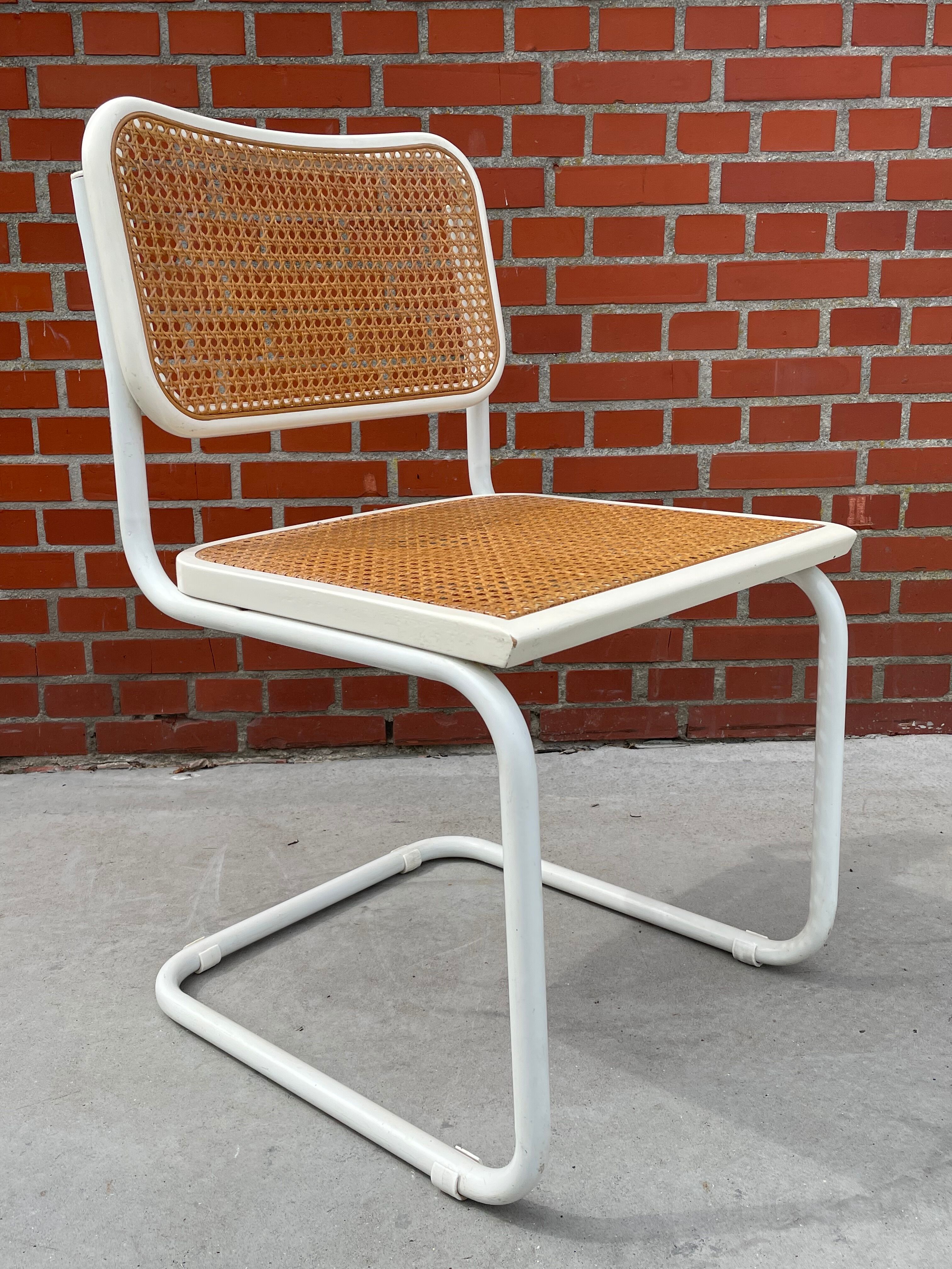 Cesca design chair b32 model in white