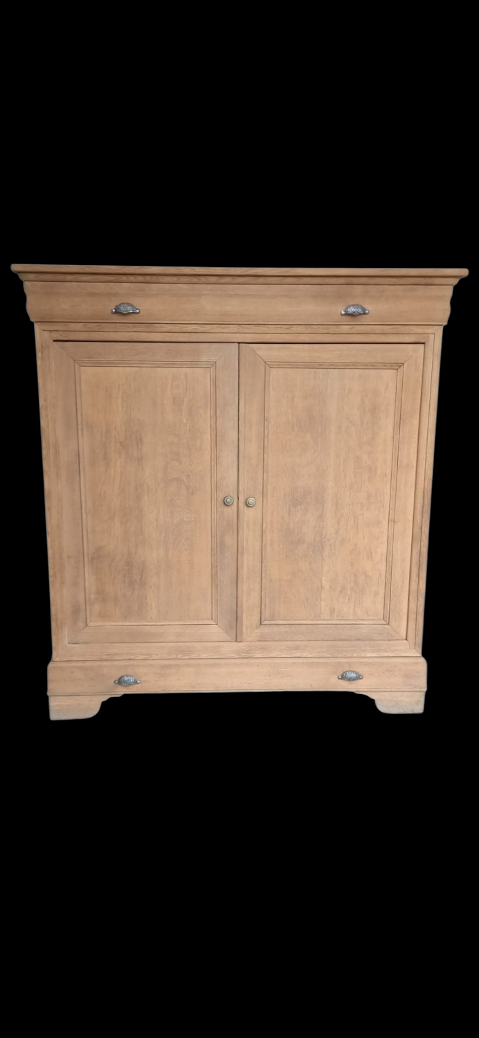 High-style Louis Philippe buffet in solid oak from the 19th century.