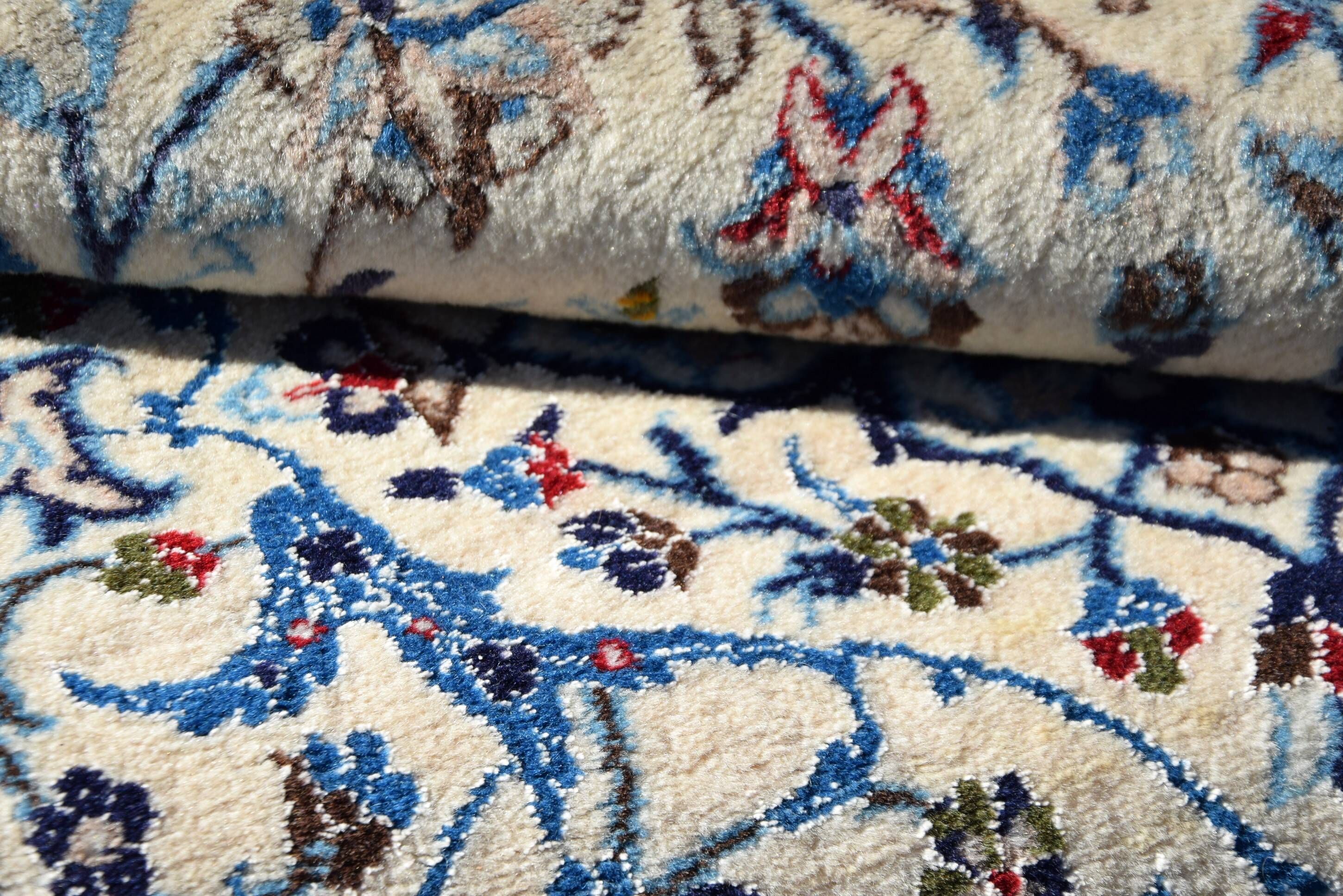 Persian Iran Nain Wool and Silk Oriental Rug: 3.10 X 2.08 Meters